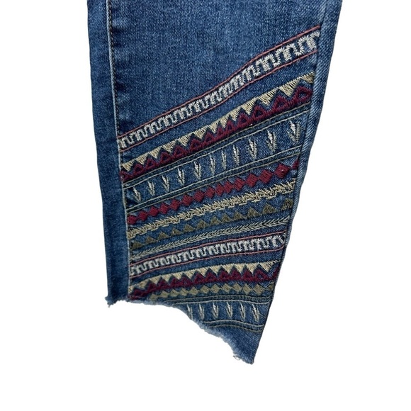 Style & Co Petite High Rise Curvy Ankle Festival Jeans, Embroidered, 10P - Picture 3 of 6
